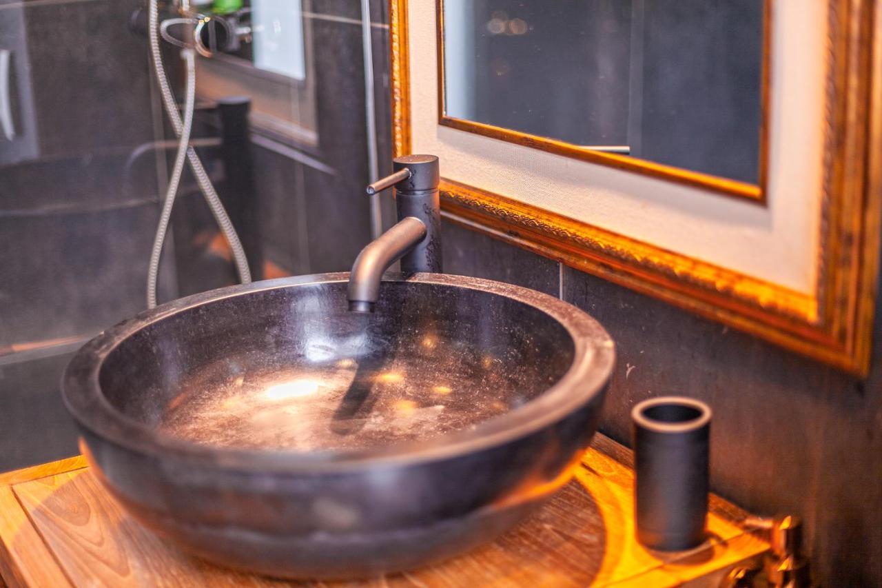 Luxury Suites Boutique By Rikas Hotels Antwerpen Exteriör bild